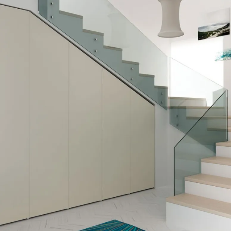 Armadio con ante battenti su misura per sottoscala in laminato e laccato AM10 Moretti Compact