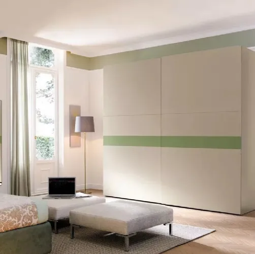 Armadio con ante scorrevoli in melaminico e laccato NC206 Slider Strip di Moretti Compact