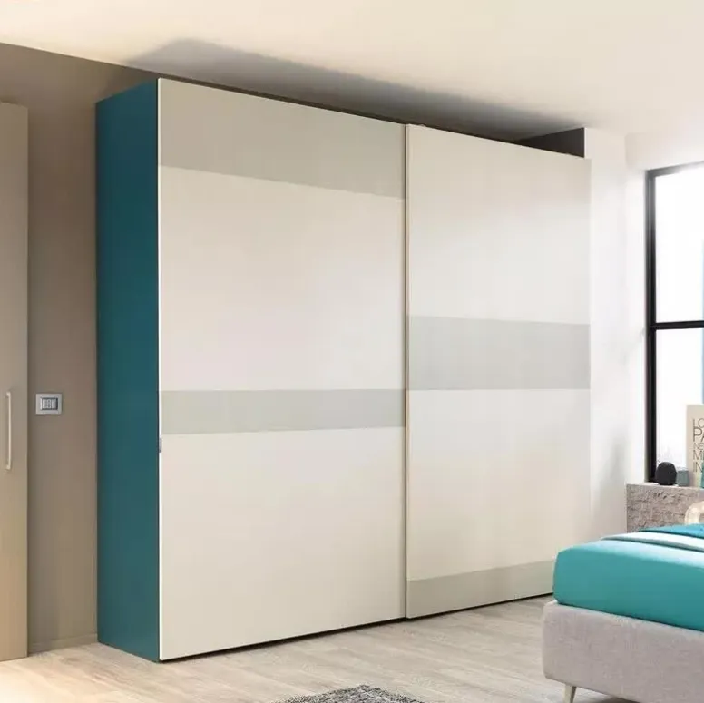 Armadio in melaminico e laccato NC208 Slider Strip B di Moretti Compact