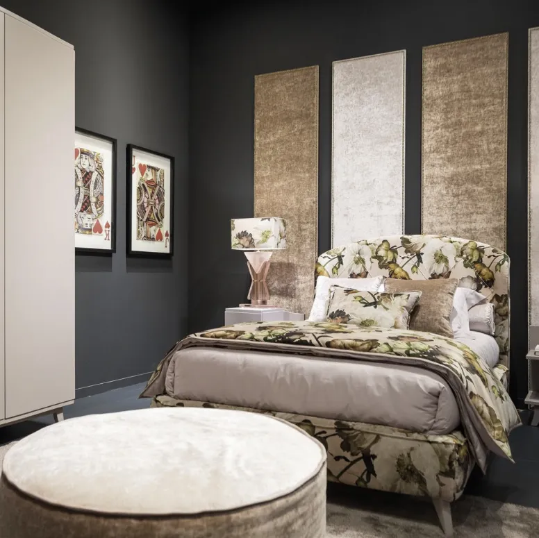 Cameretta Contemporary Glamour 17C in laccato opaco con letto in tessuto floreale imbottito di Halley 