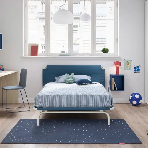 Cameretta componibile con letto ad una piazza e mezza e pensili sospesi Kids space 05 di Nidi