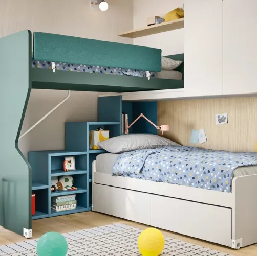 Cameretta a ponte con letto a castello Kids space 19 in melaminico di Nidi