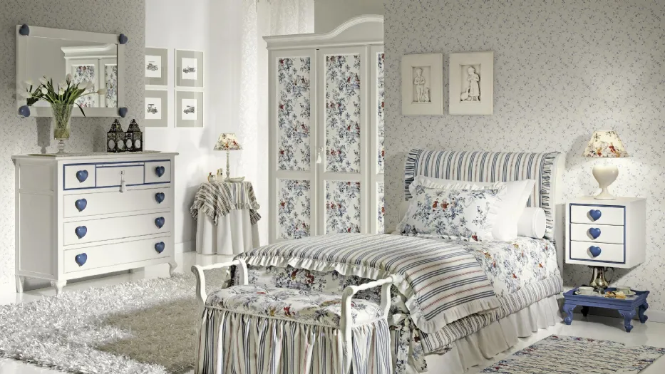 Cameretta Romantic Junior 27R in laccato Bianco opaco e tessuto floreale con maniglie Blu a cuore di Halley 