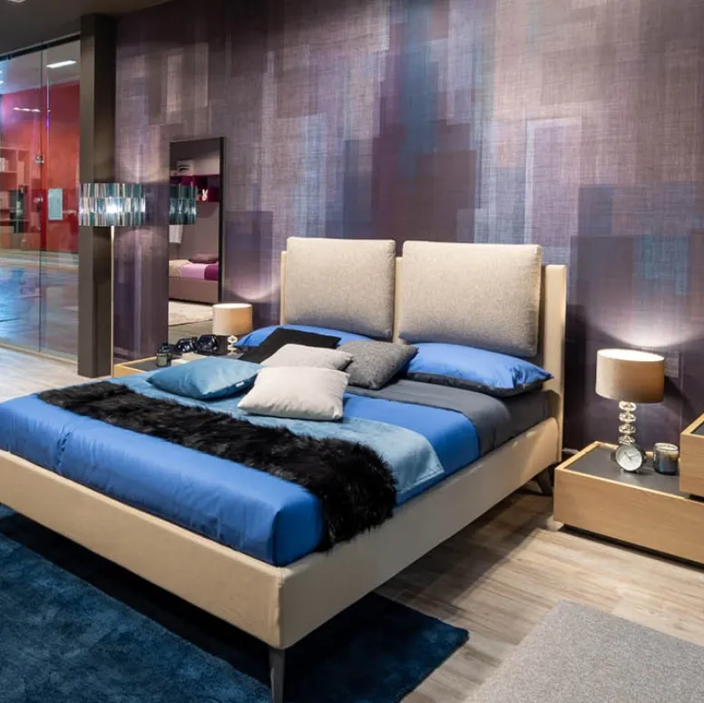 Letto matrimoniale M2208 in tessuto con testiera di Moretti Compact