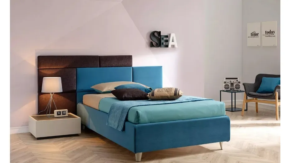 Letto con testiera di design imbottita con pannelli squadrati SC214 di Moretti Compact