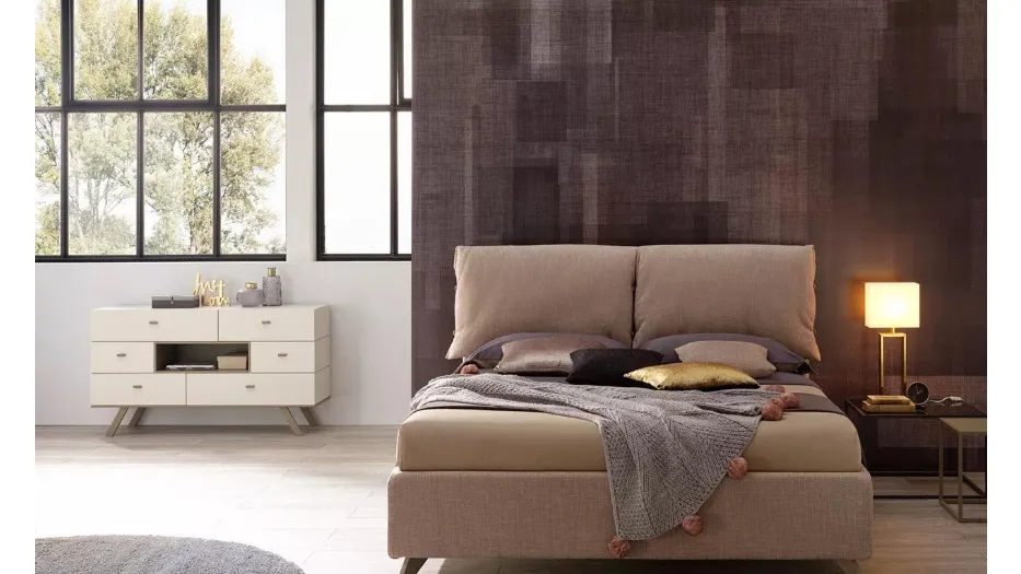Letto in tessuto imbottito con testiera SC216 di Moretti Compact