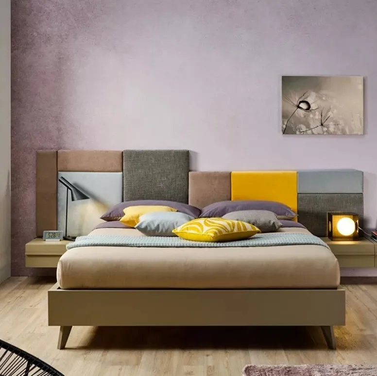 Letto in tessuto con testiera imbottita asimmetrica SC223 di Moretti Compact