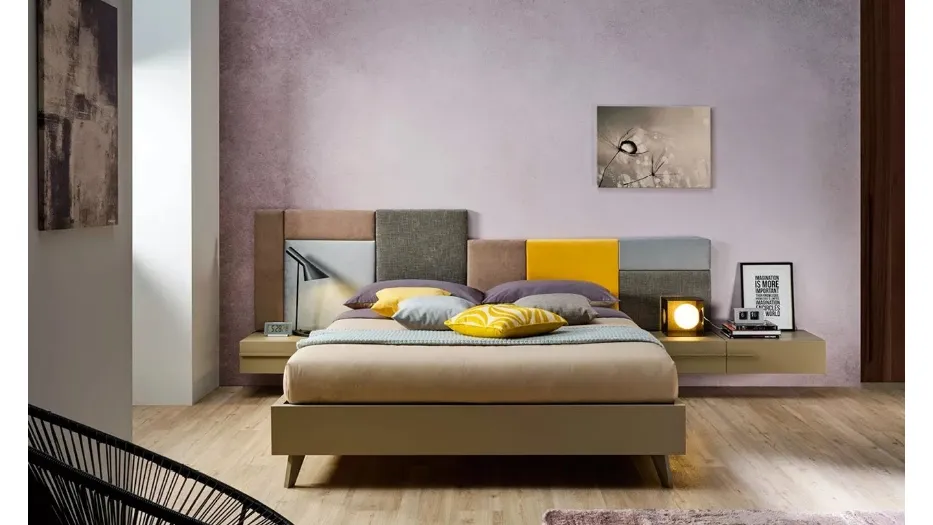 Letto in tessuto con testiera imbottita asimmetrica SC223 di Moretti Compact