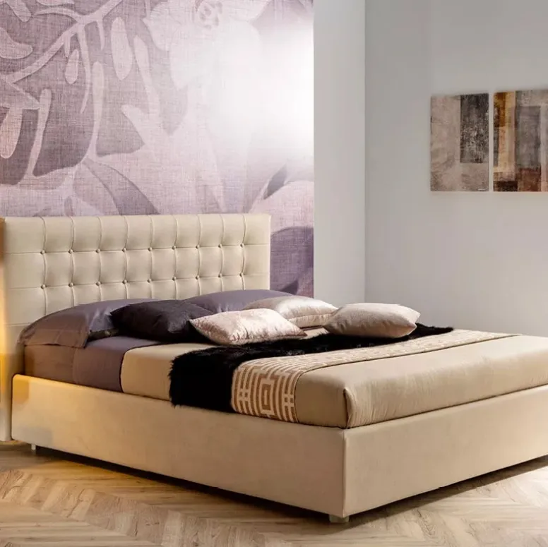 Letto matrimoniale imbottito con testiera trapuntata SC218 di Moretti Compact