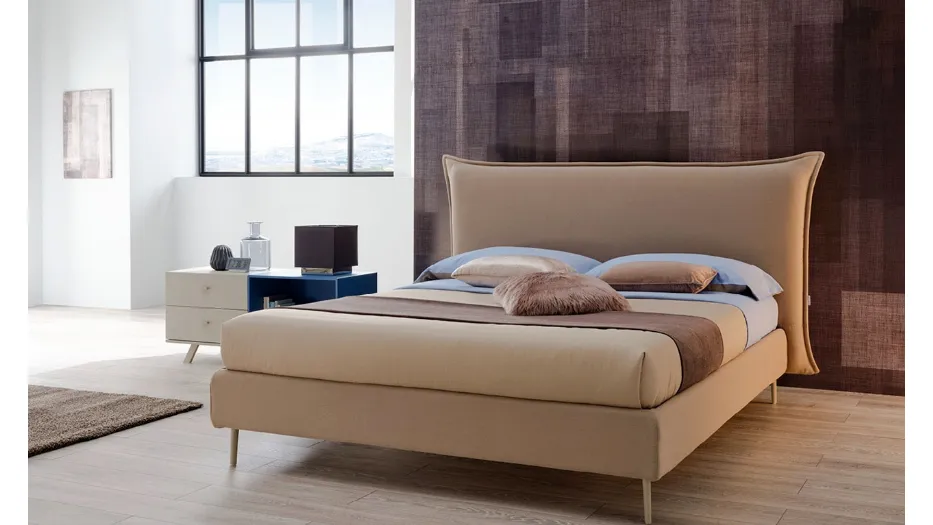 Letto in tessuto imbottito con testiera SC219 di Moretti Compact