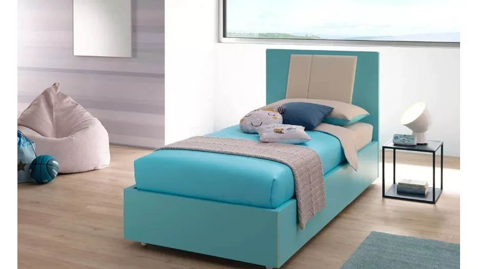 Letto con testiera SC115 in laccato Cielo con testiera Plane Ray con inserto in ecopelle di Moretti Compact