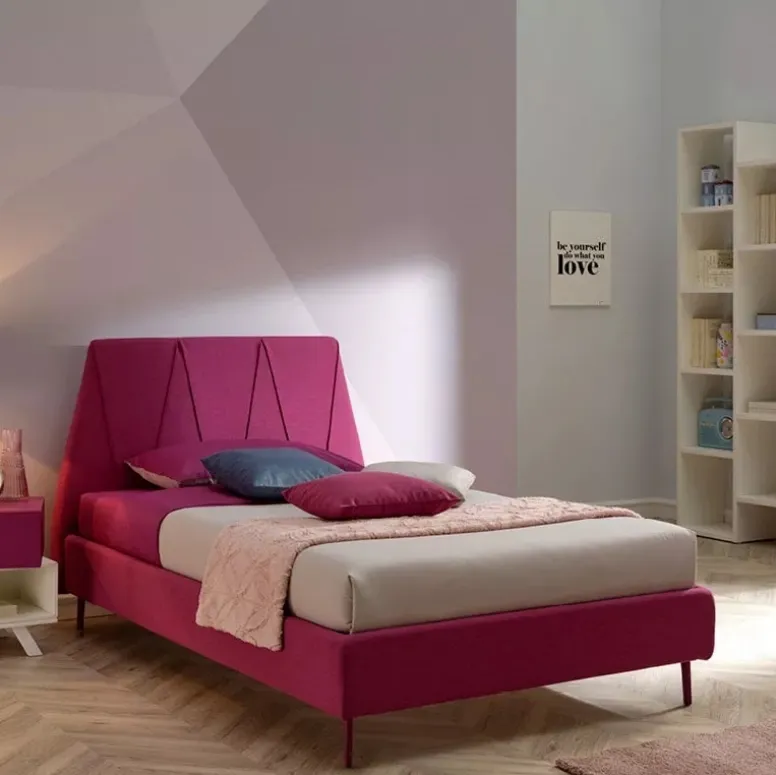 Letto singolo imbottito con testiera in tessuto dalla forma trapezoidale SC210 di Moretti Compact
