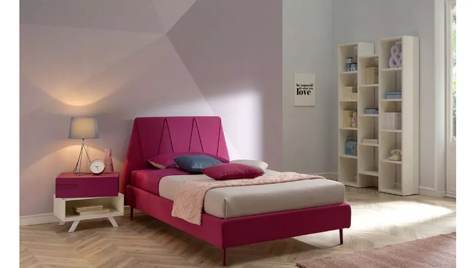Letto singolo imbottito con testiera in tessuto dalla forma trapezoidale SC210 di Moretti Compact