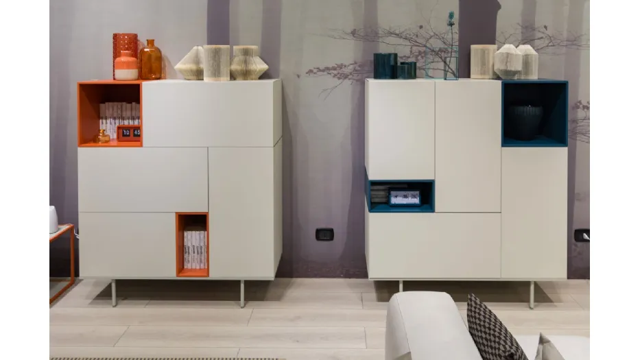 Madia Alta in laminato quarzo con wallbox in laccato opaco MC043 di Moretti Compact