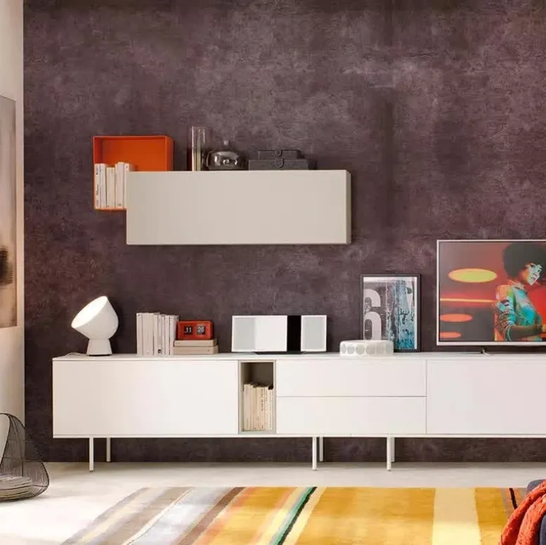 Parete attrezzata con wallbox a giorno e basamento in metallo laccato opaco LV106 di Moretti Compact