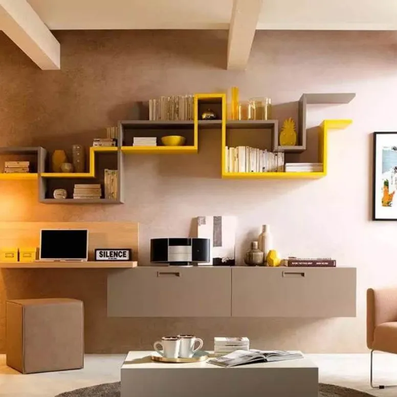 Parete con pensili sospesi, piano con pannello posteriore in olmo LV113 di Moretti Compact